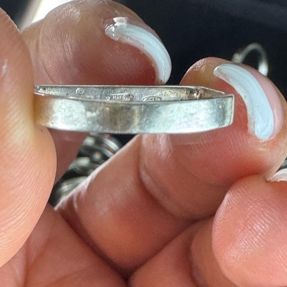 Gucci Silver Minimalist Ring with Geometric Design - Picture 16 of 16